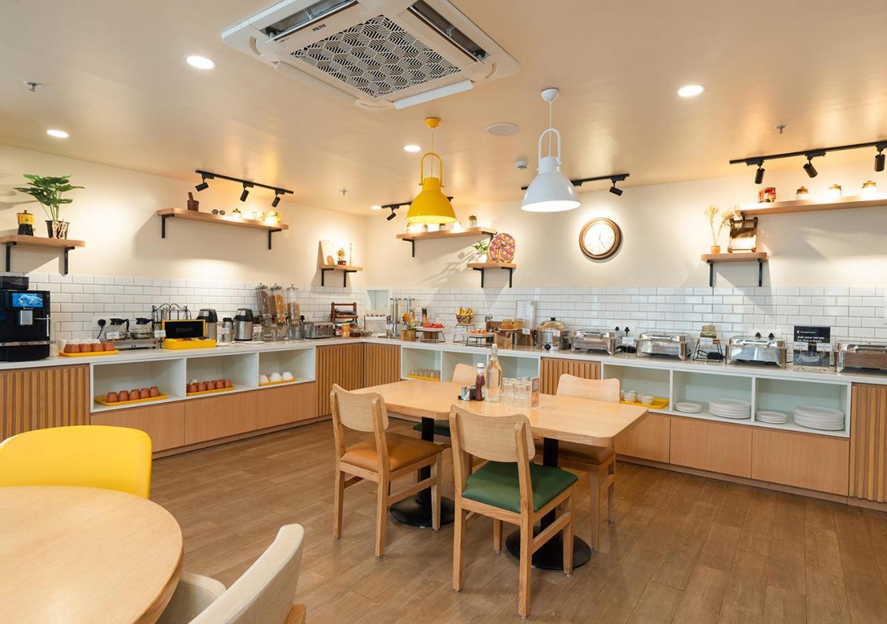 Bloom Hotel Financial District 하이데라바드 외부 사진